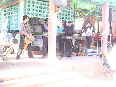 l� c tous mon groupe comment vous trouvez??..